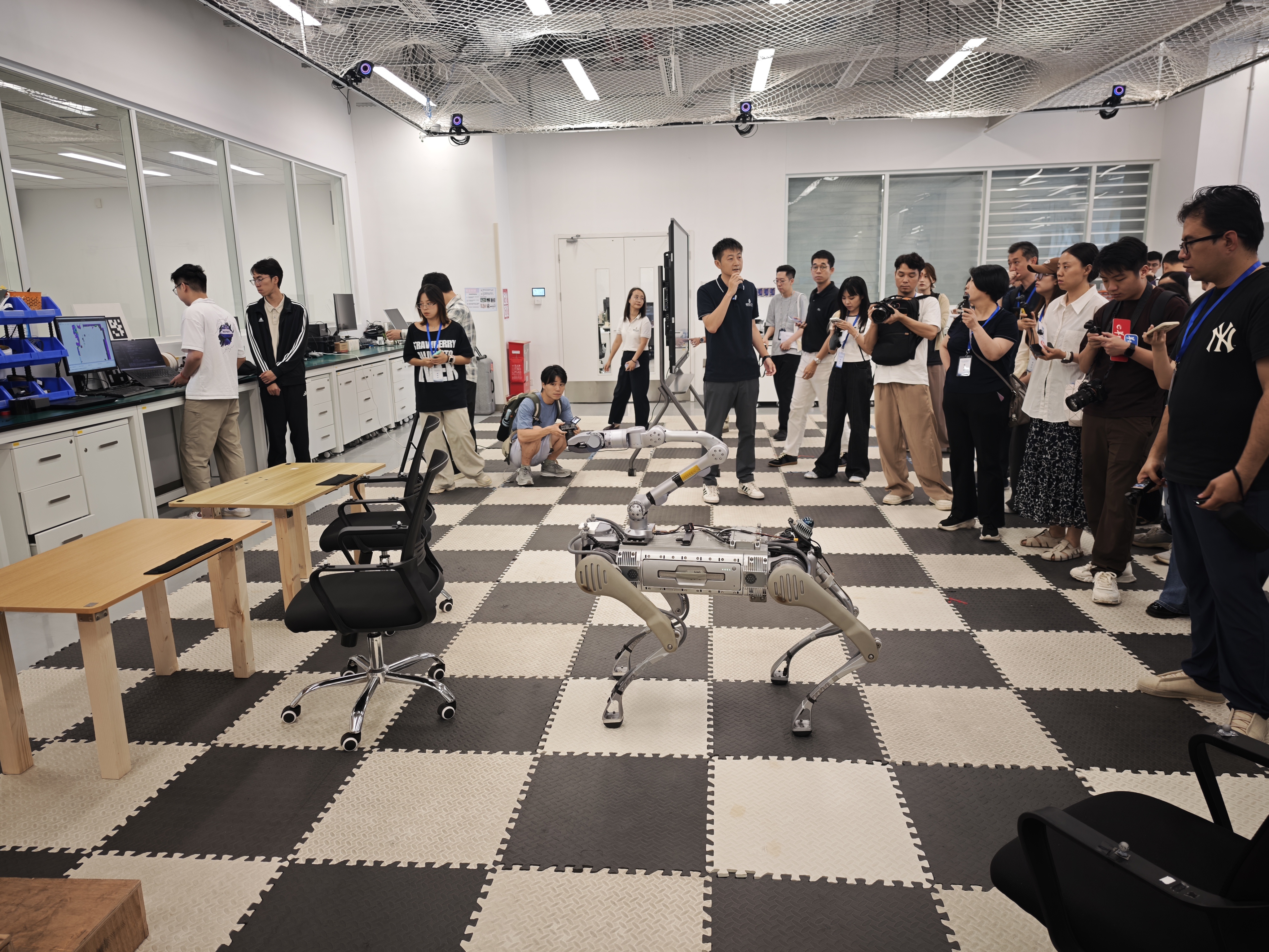 图8 广东行——香港科技大学（广州）校园